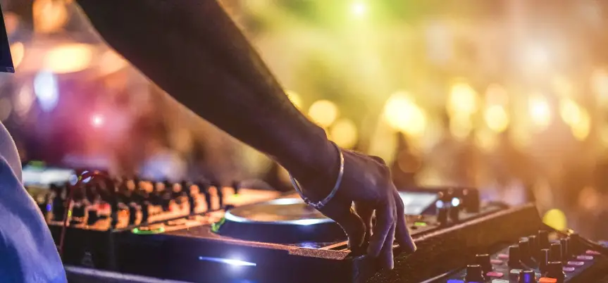 How to Become a Famous DJ in 2022 - 4 Best Basic Tips