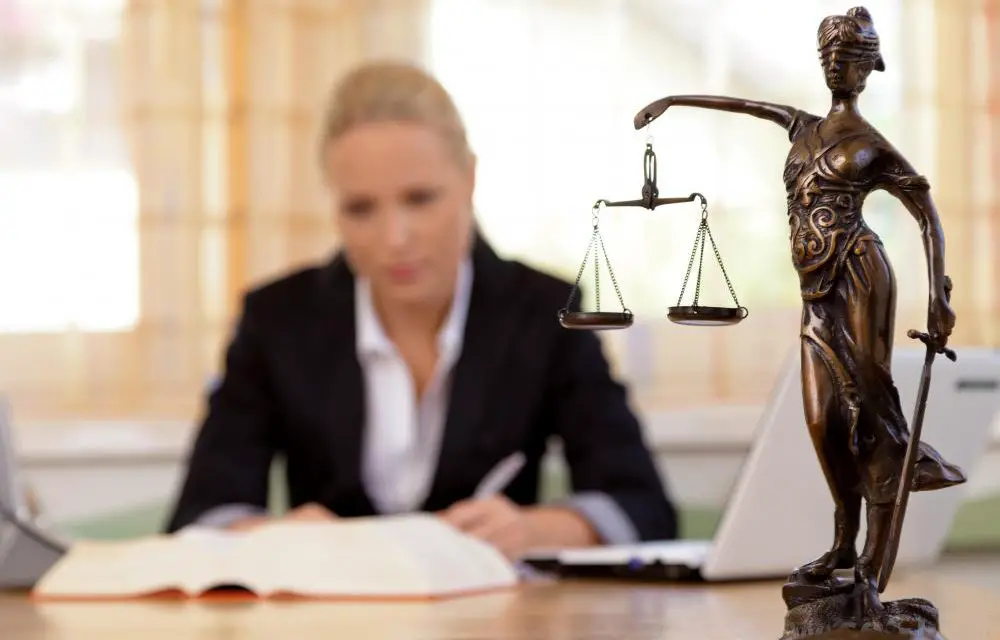 How Long Does It Take To Become A Lawyer - 4 Helpful Basic Steps