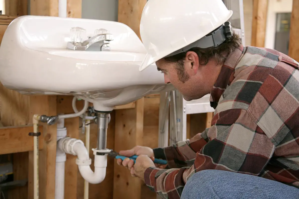 how much does it cost to become a plumber