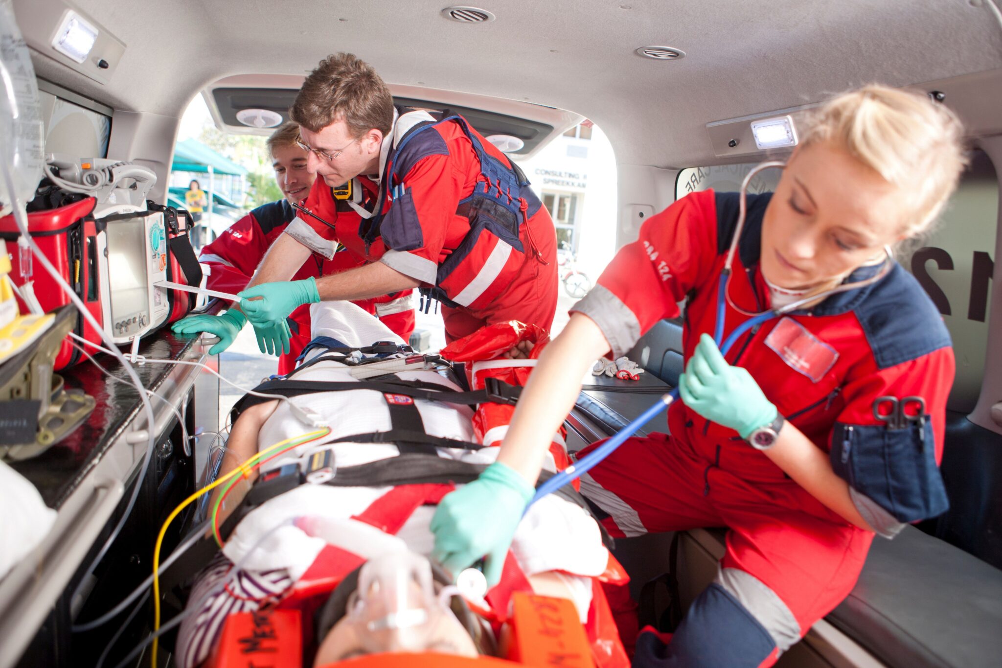 how-much-do-paramedics-make-thestreet